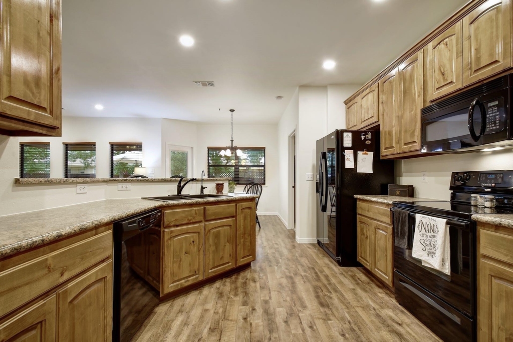 2251 Hazelwood Dr - Photo 8