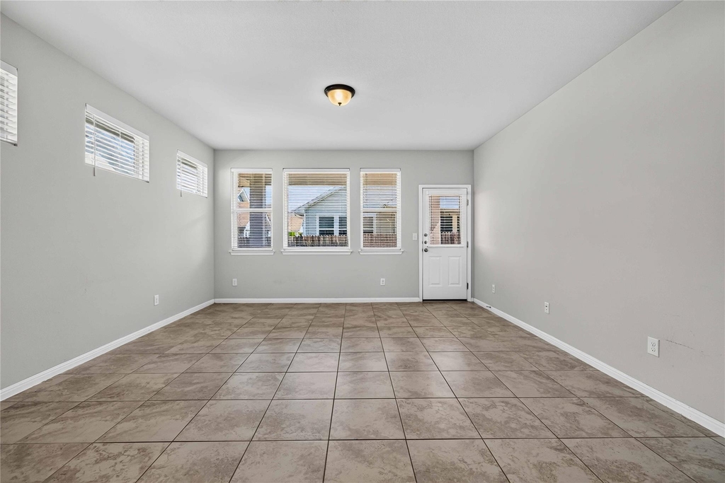 324 E Broade St - Photo 5