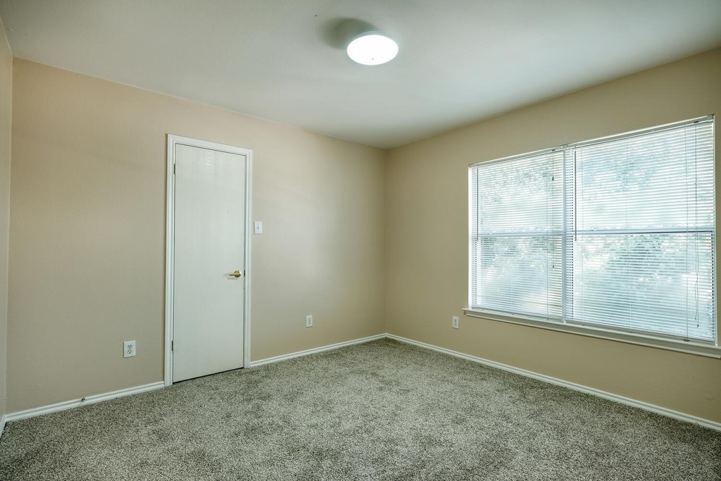 7537 Redrick Dr - Photo 10