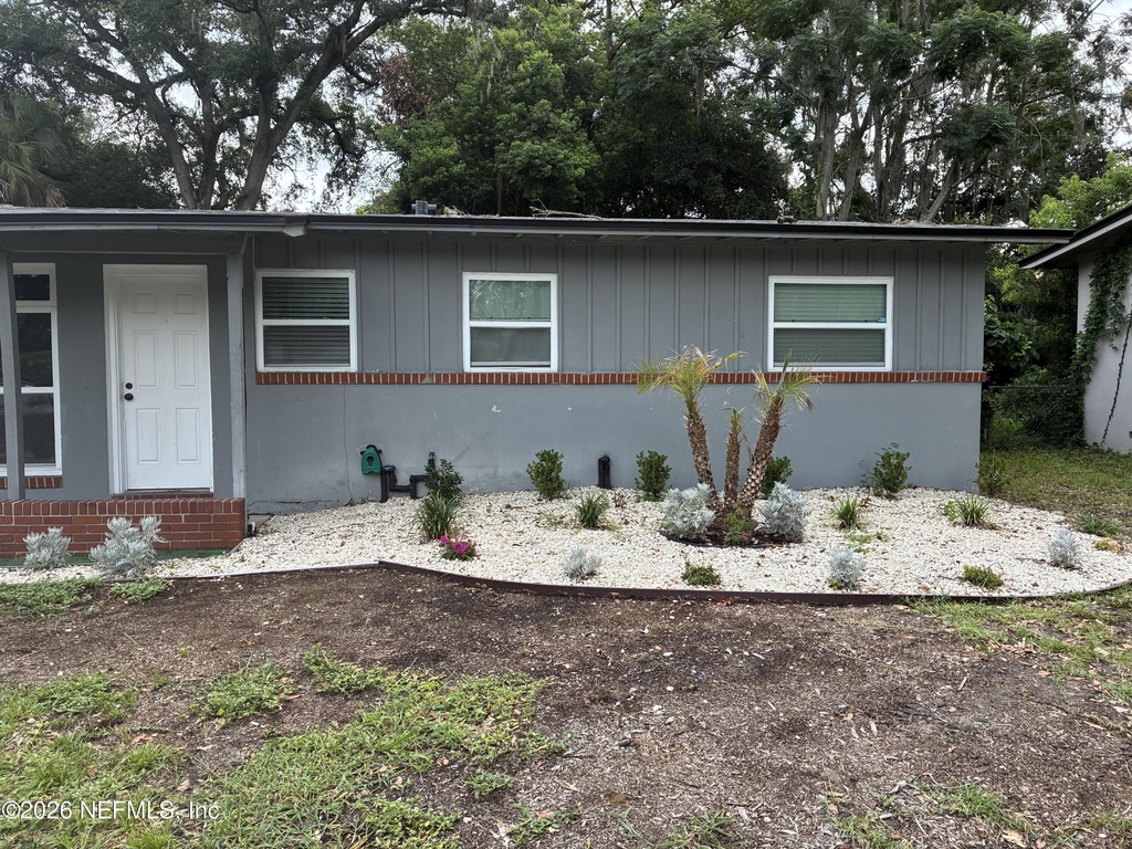 1739 Cesery Boulevard - Photo 4