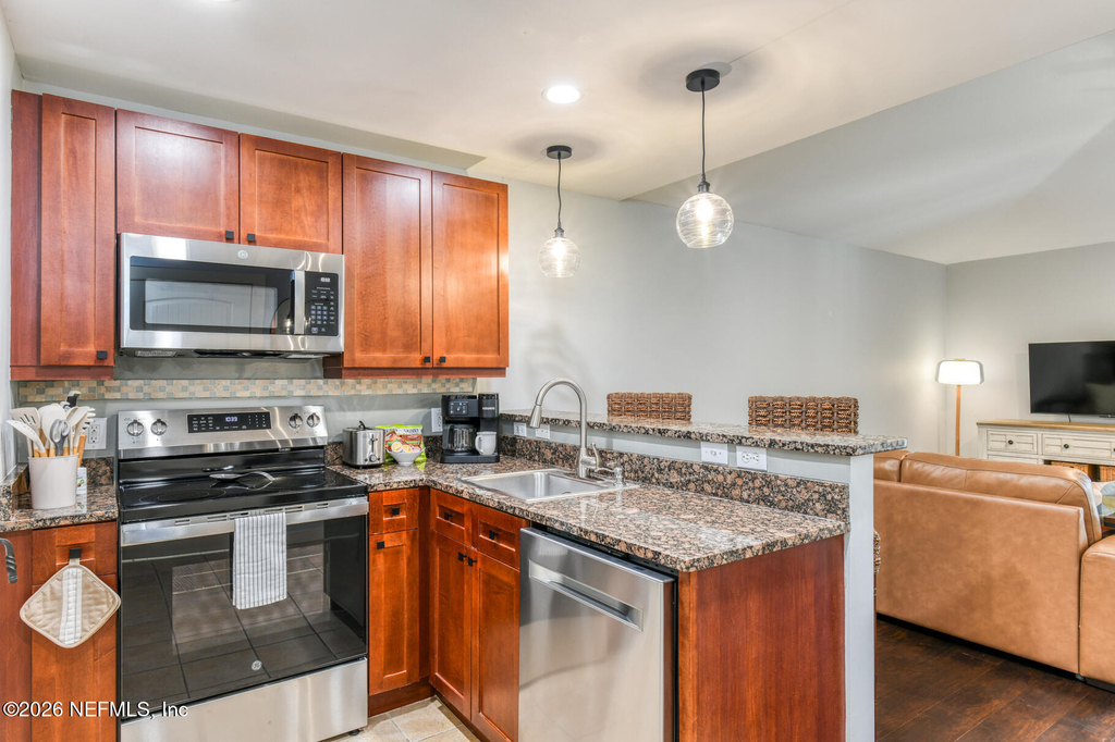955 Registry Boulevard - Photo 3