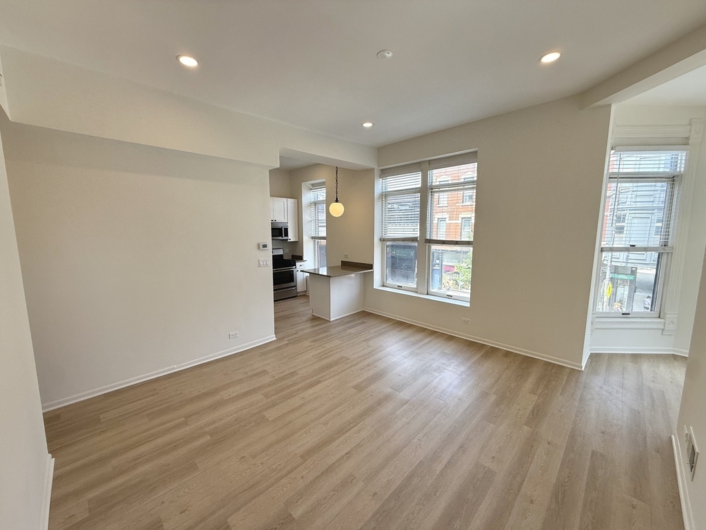 937 W Armitage Avenue - Photo 2