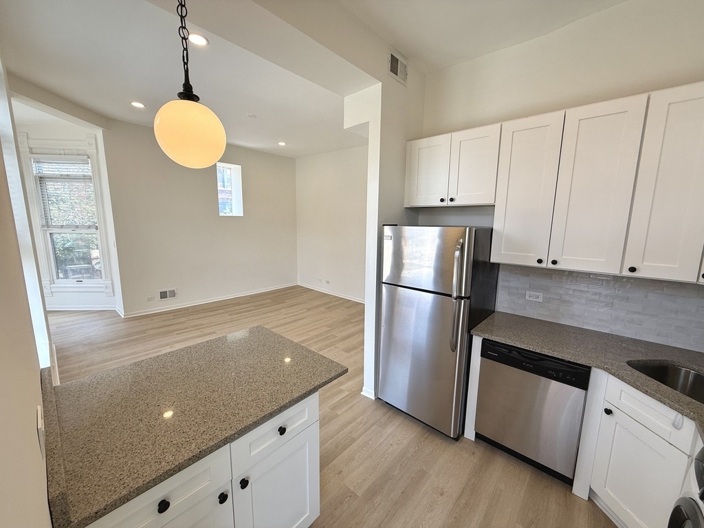 935 W Armitage Avenue - Photo 8