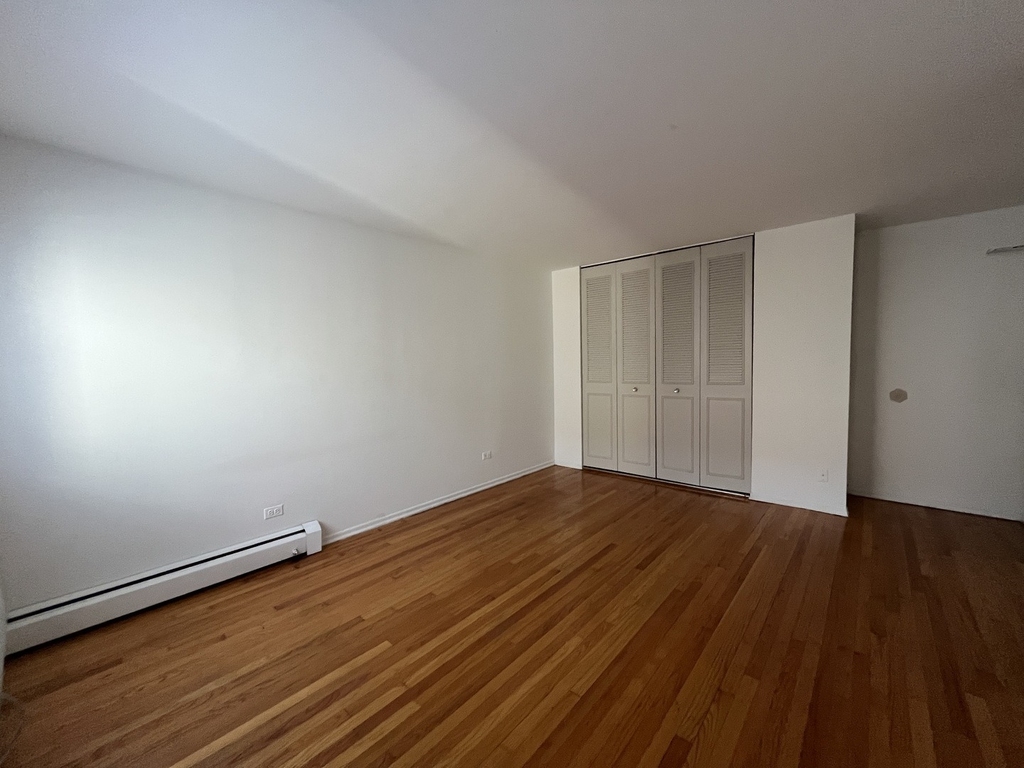 736 W Buena Avenue - Photo 3