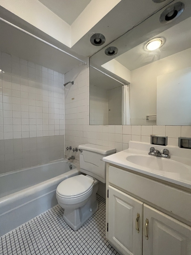 736 W Buena Avenue - Photo 5