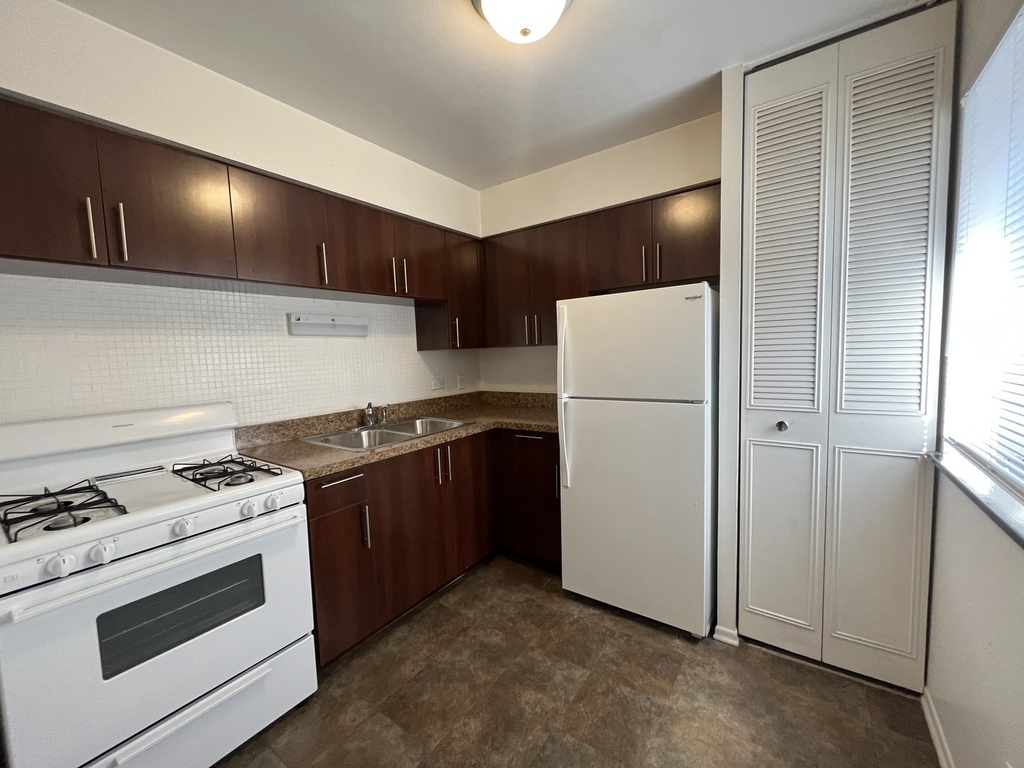 736 W Buena Avenue - Photo 1