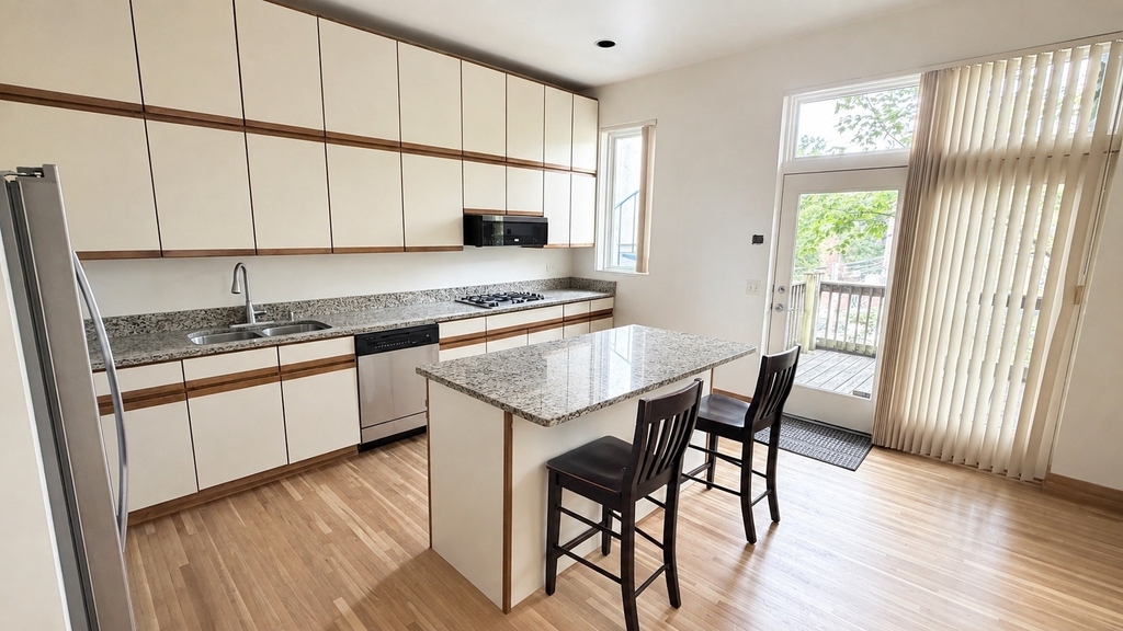 534 W Dickens Street - Photo 3