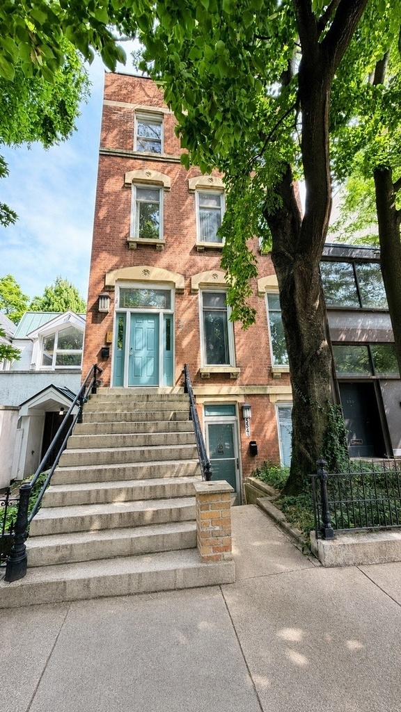 534 W Dickens Street - Photo 0