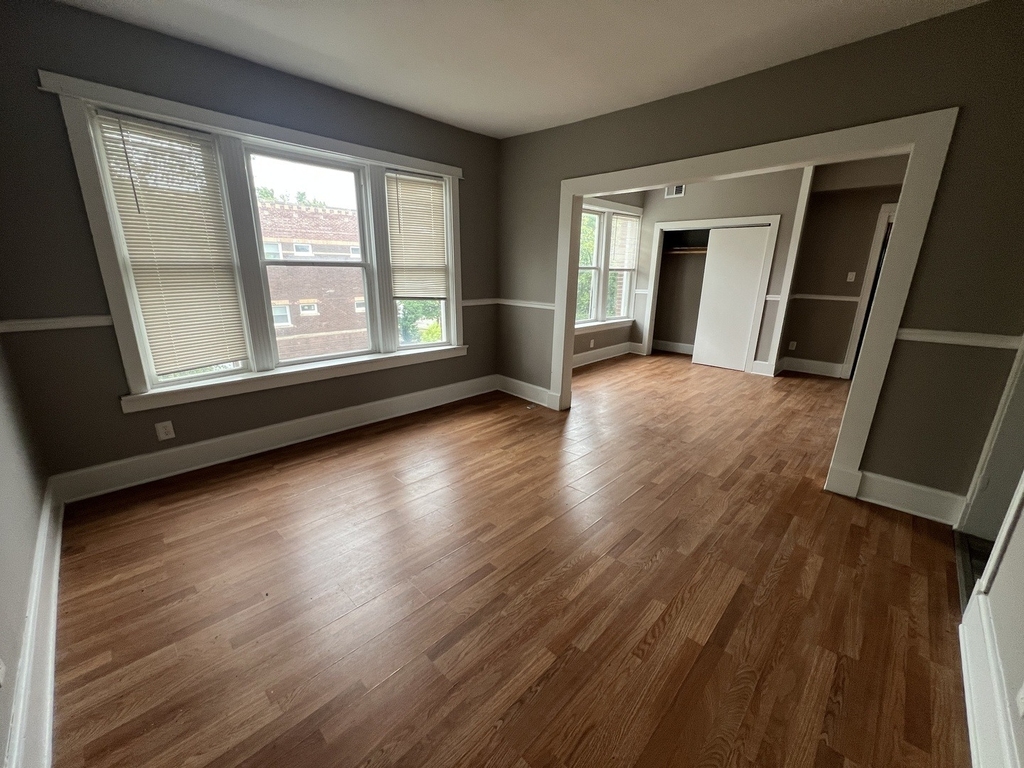 1022 W 77th Street - Photo 2