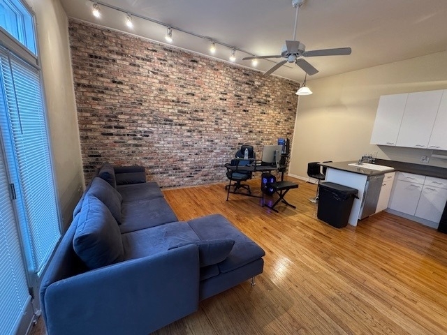 616 N Paulina Street - Photo 5
