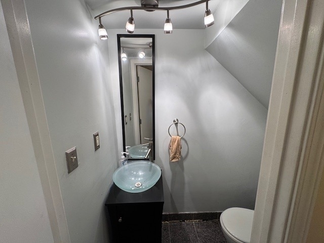 616 N Paulina Street - Photo 2