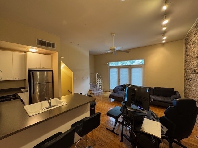 616 N Paulina Street - Photo 8
