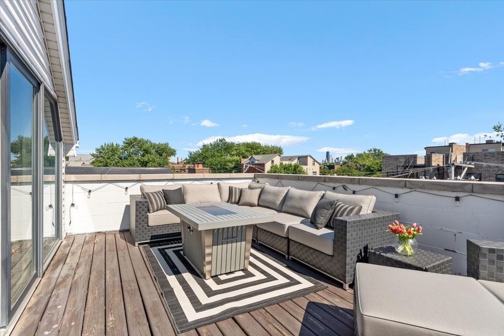 1521 W Wolfram Street - Photo 18