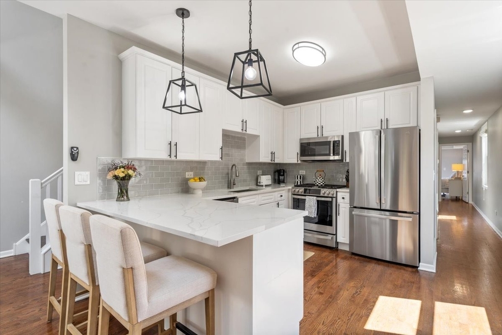1521 W Wolfram Street - Photo 6