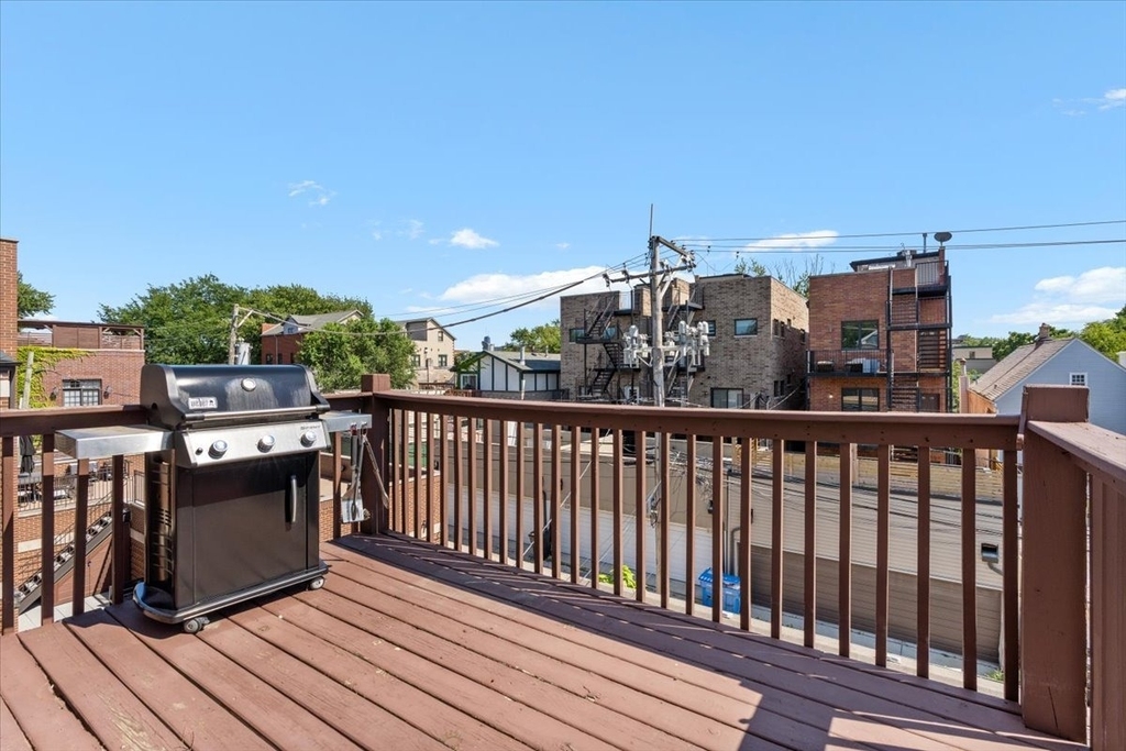 1521 W Wolfram Street - Photo 19