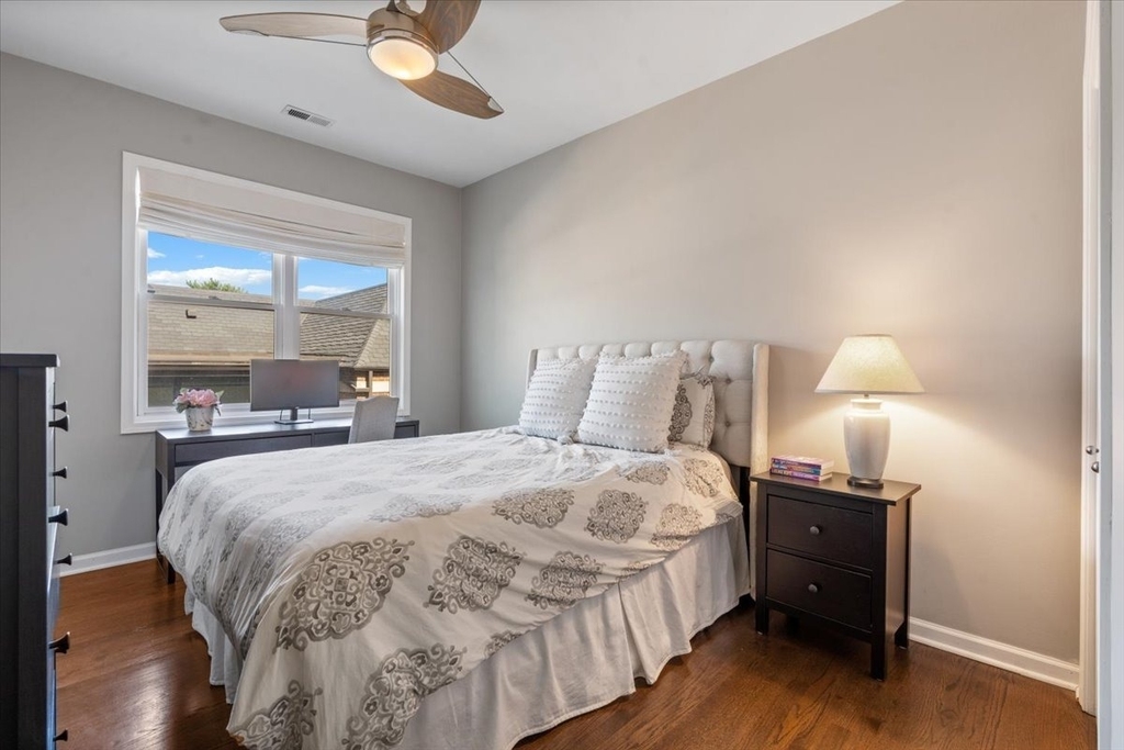 1521 W Wolfram Street - Photo 12