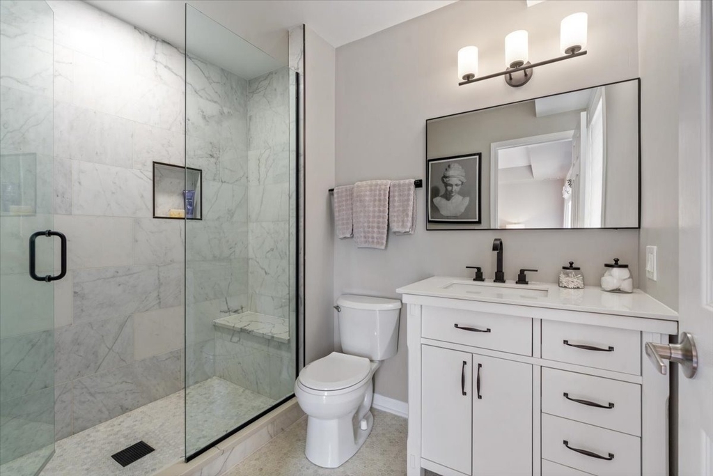 1521 W Wolfram Street - Photo 11