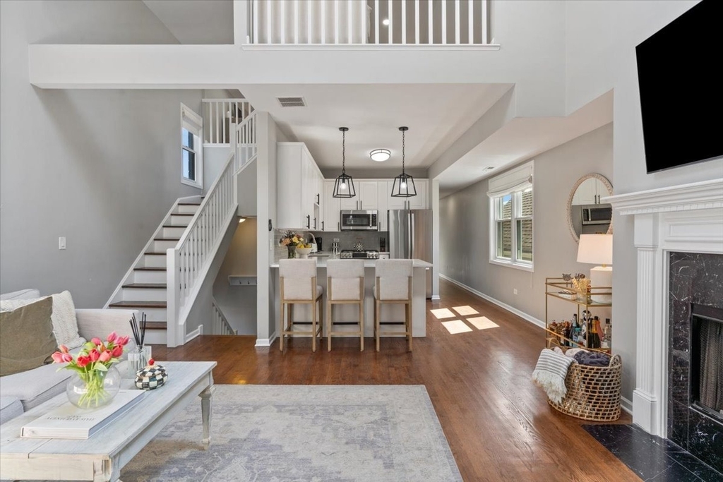 1521 W Wolfram Street - Photo 5