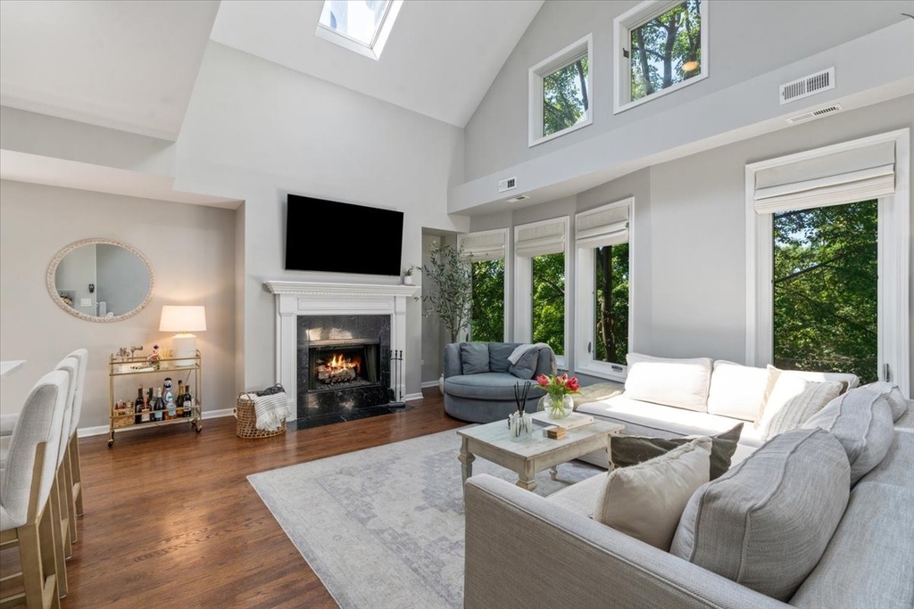 1521 W Wolfram Street - Photo 1