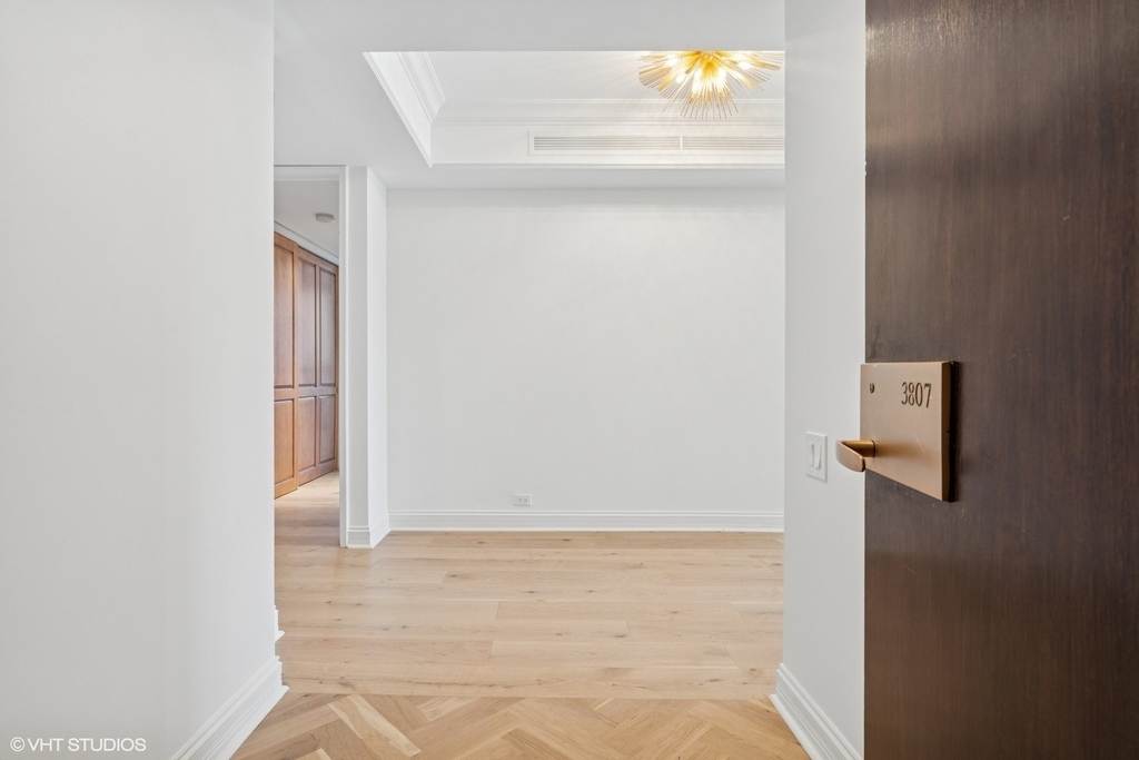 180 E Pearson Street - Photo 4