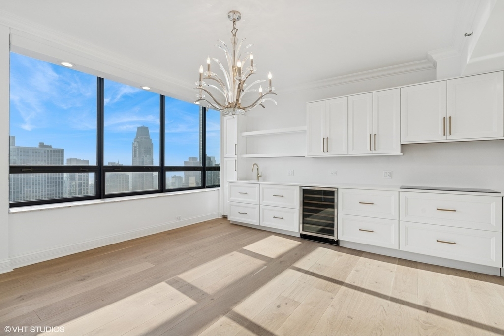 180 E Pearson Street - Photo 11