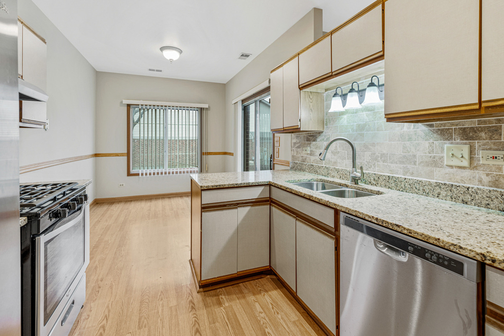 1665 Commodore Court - Photo 8