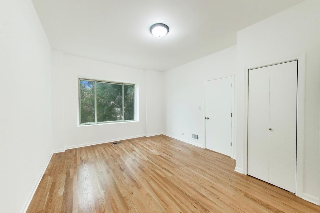 1301 N Oakley Boulevard - Photo 13