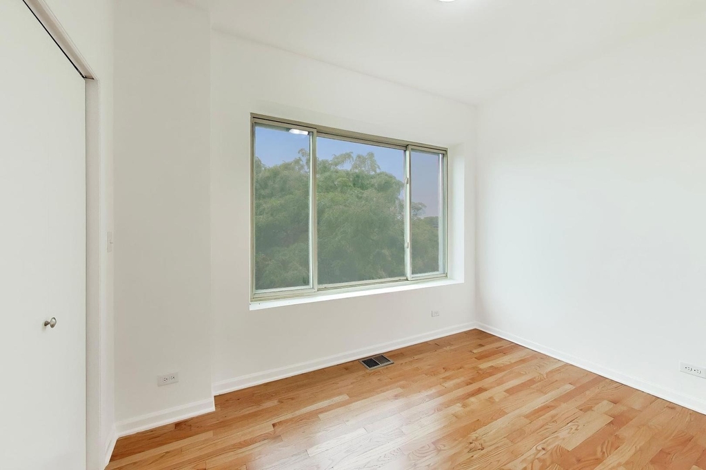 1301 N Oakley Boulevard - Photo 17