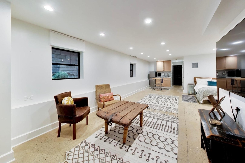 1840 N Bissell Street - Photo 2
