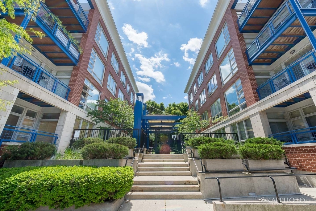 1151 W Washington Boulevard - Photo 1