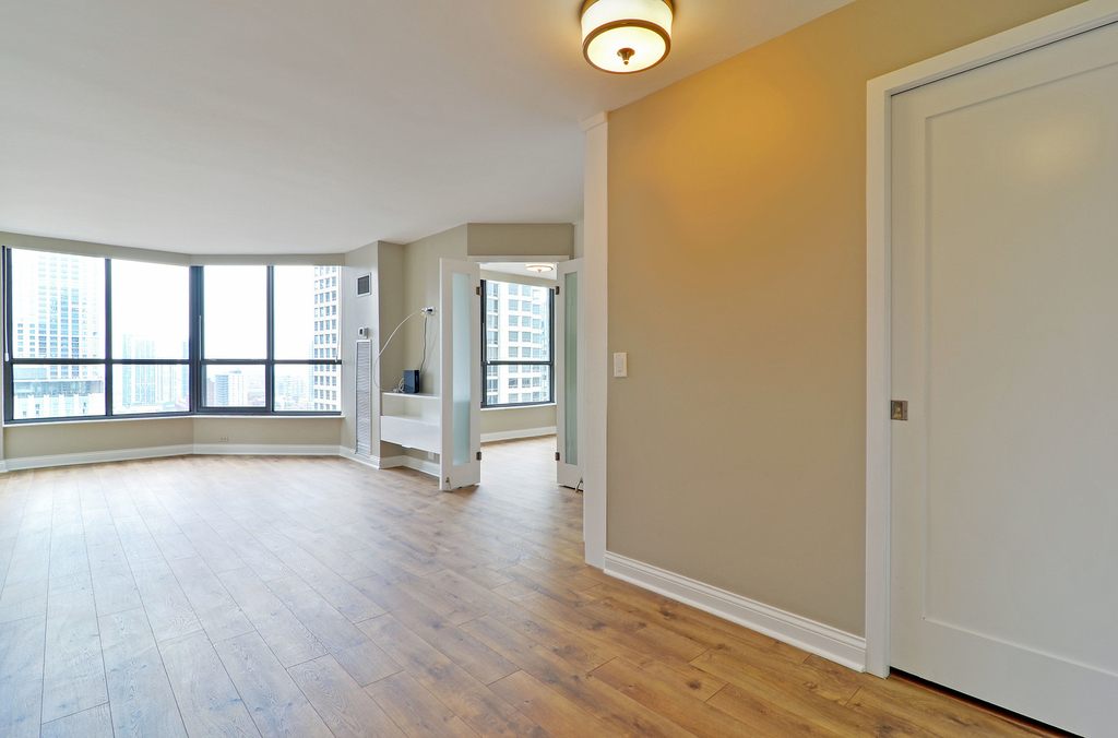 405 N Wabash Avenue - Photo 2