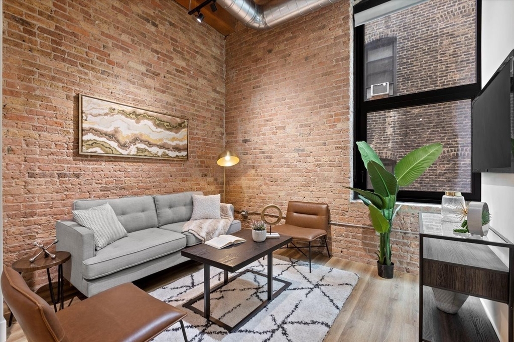 153 W Ohio Street - Photo 3