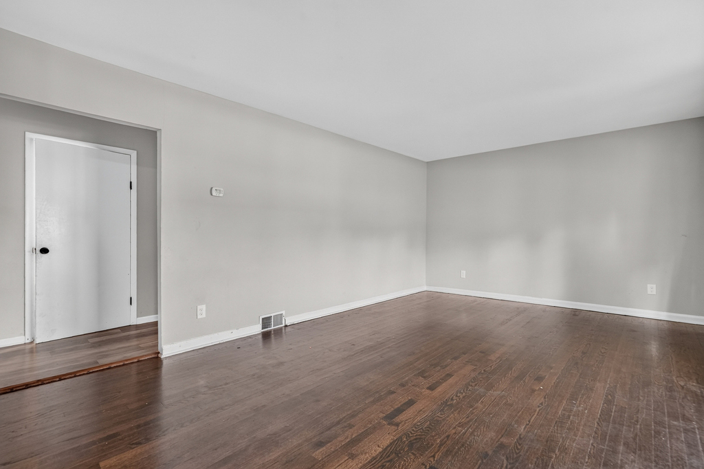 7945 W 91st Street - Photo 3