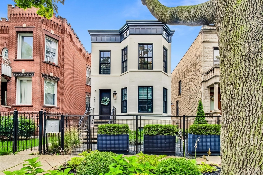 2511 N Francisco Avenue - Photo 0