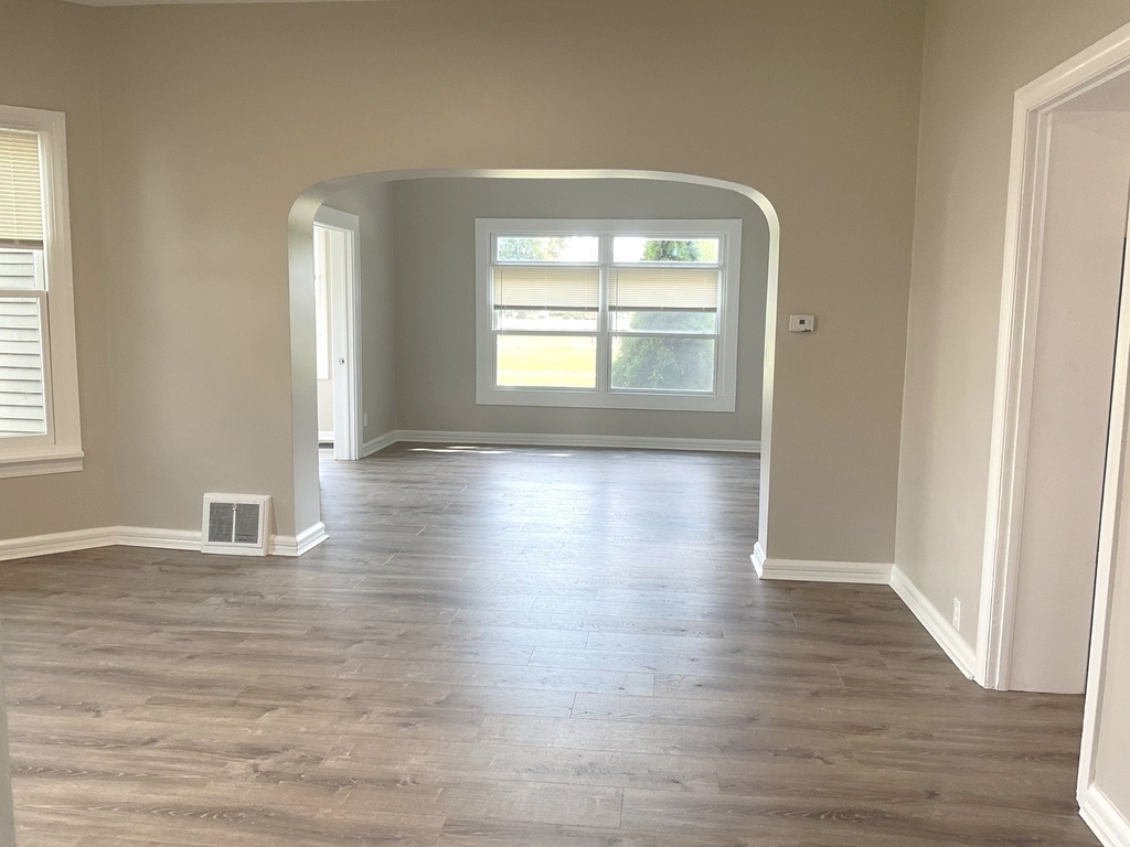 451 W New York Street - Photo 2