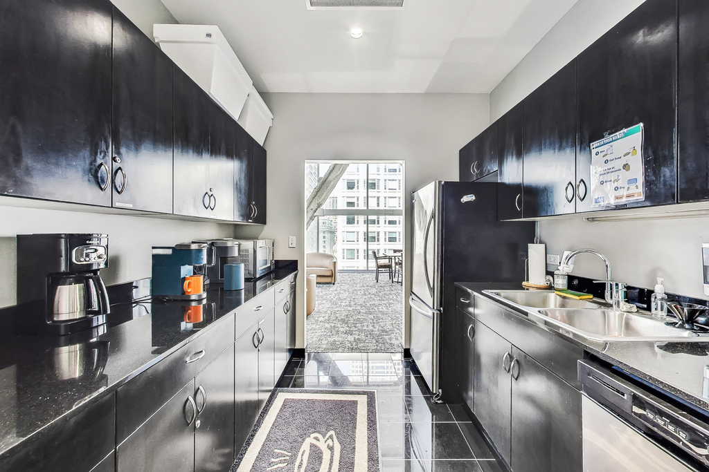 8 E Randolph Street - Photo 21