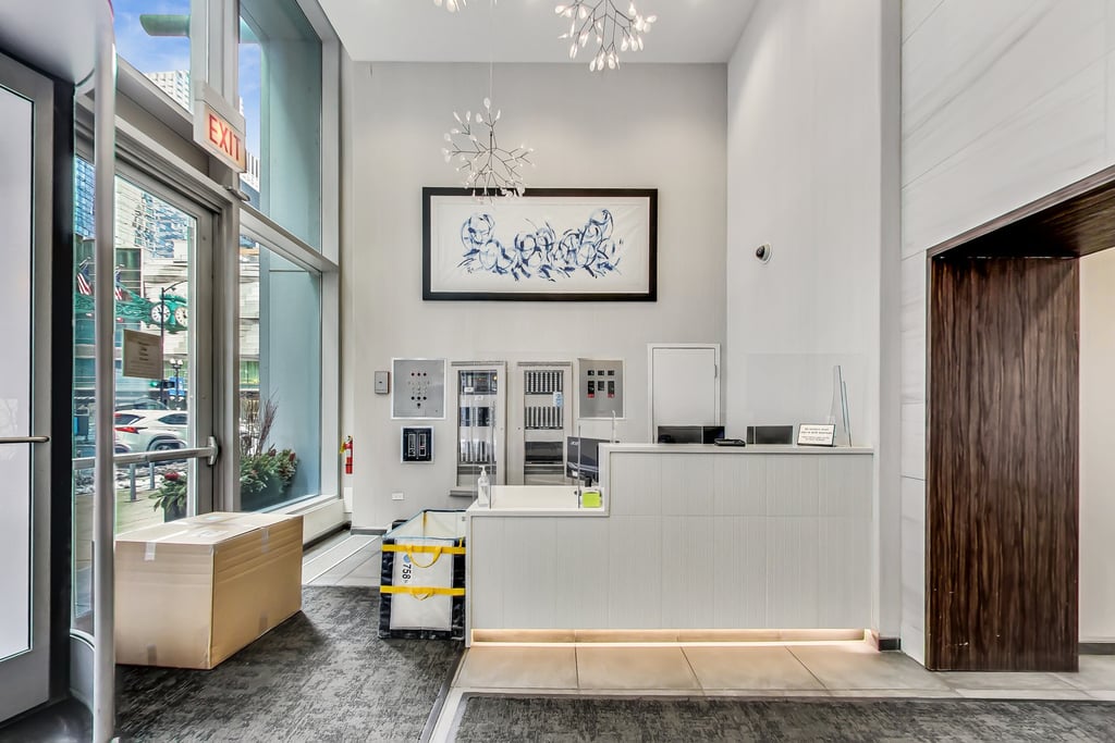 8 E Randolph Street - Photo 3