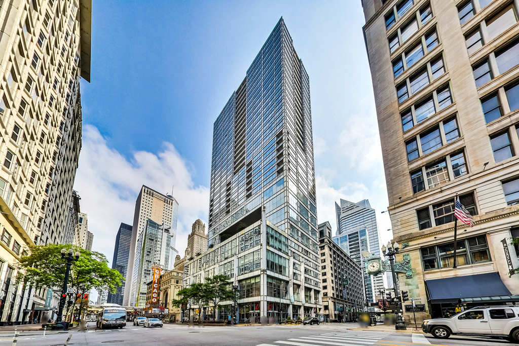 8 E Randolph Street - Photo 0