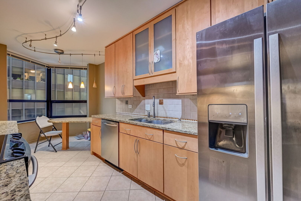 400 E Ohio Street - Photo 4