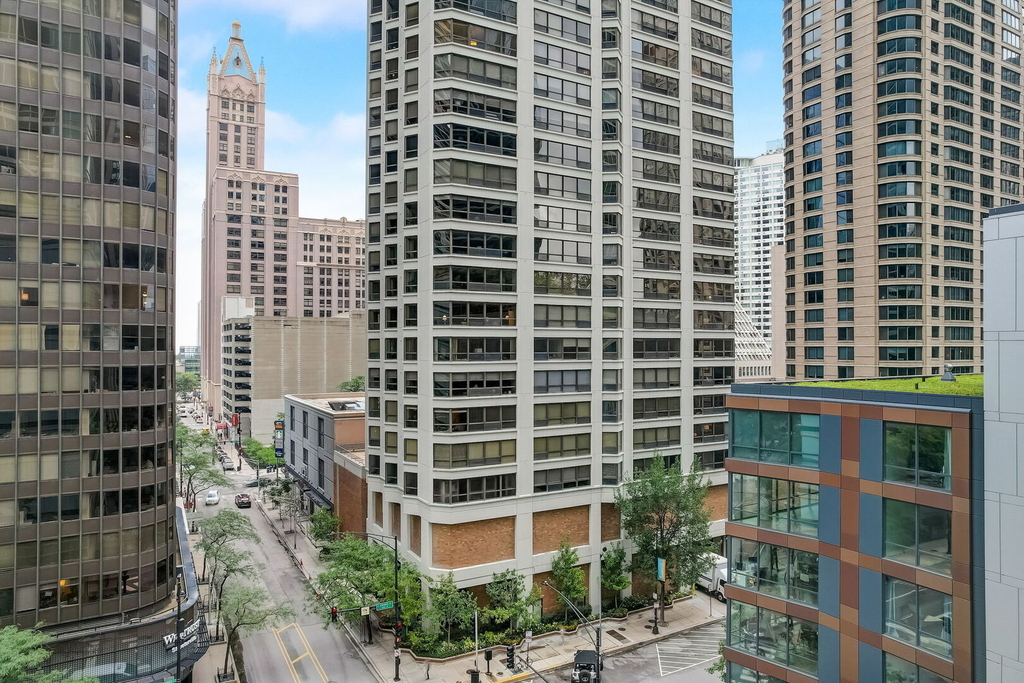 400 E Ohio Street - Photo 29
