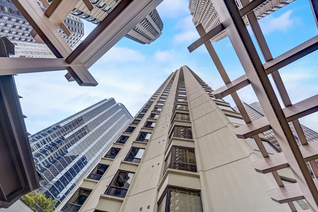 400 E Ohio Street - Photo 35