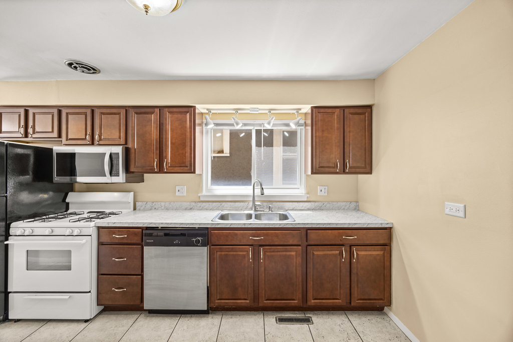 3109 Grove Avenue - Photo 7