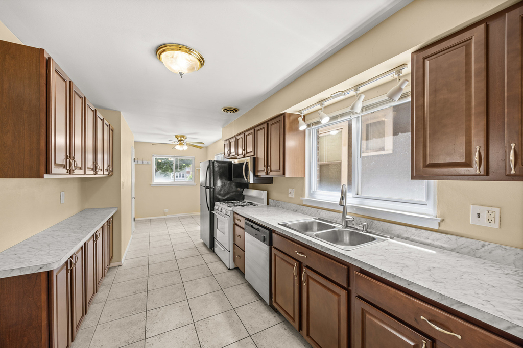 3109 Grove Avenue - Photo 6