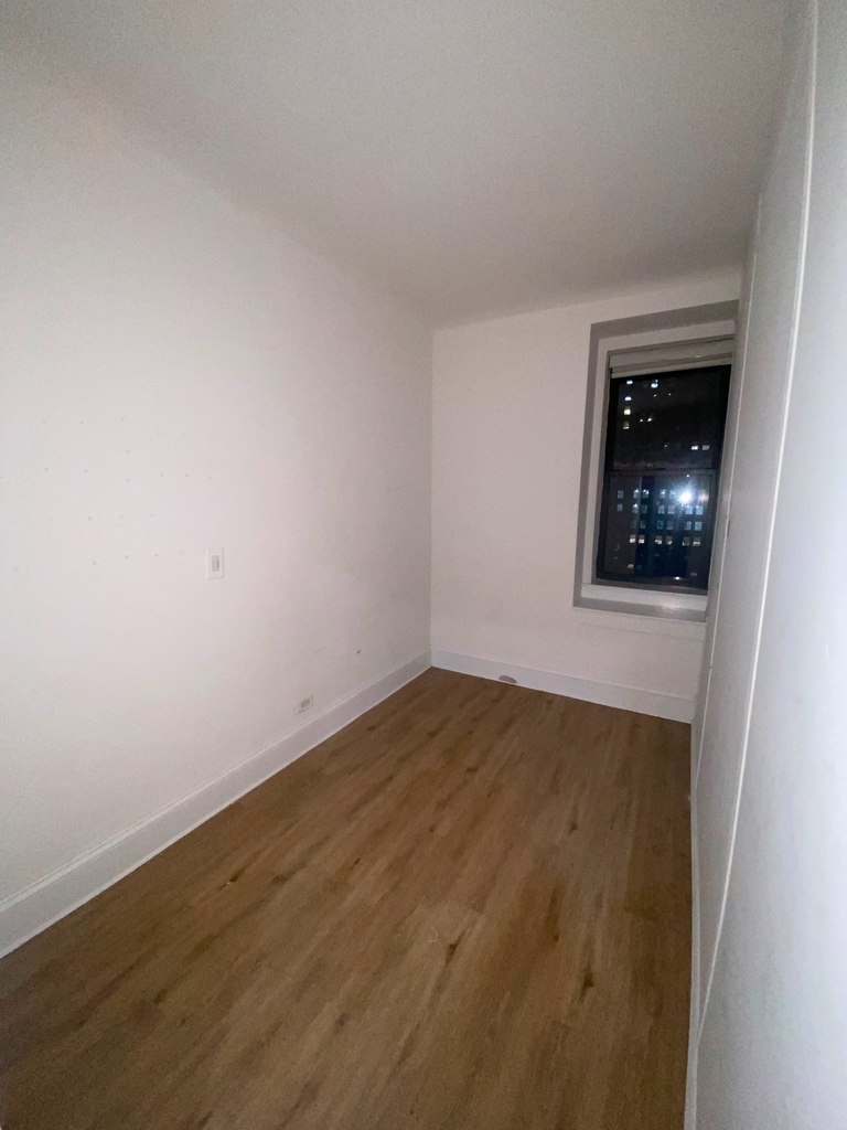 West 34th Street - Photo 6