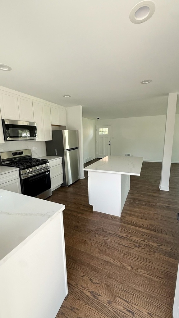 8748 N Olcott Avenue - Photo 2