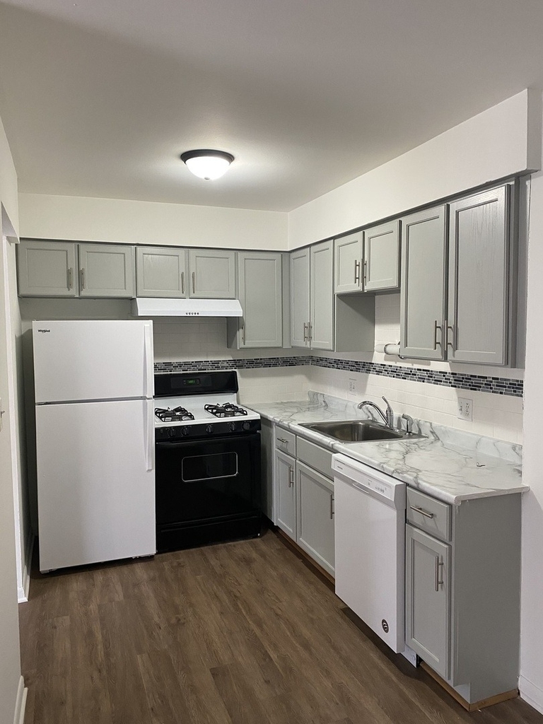 10s472 Echo Lane - Photo 1