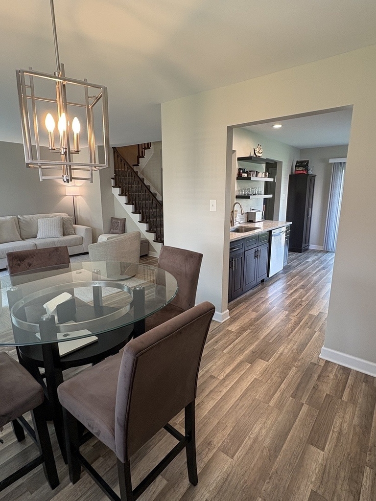 1127 Hertford Court - Photo 4