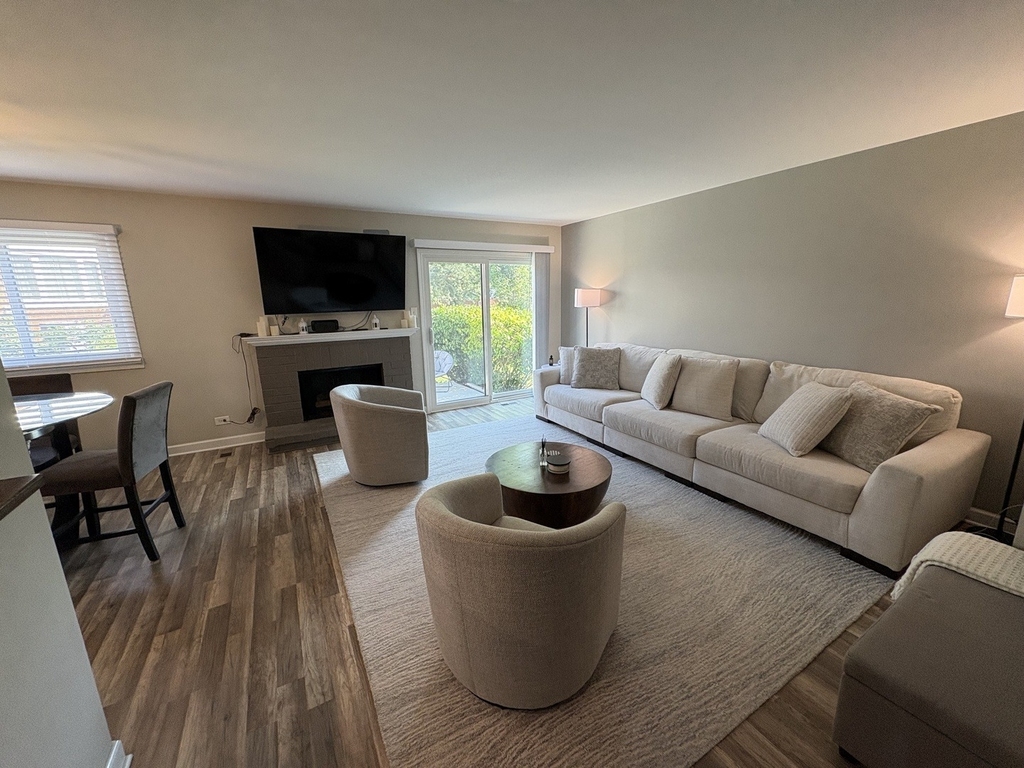 1127 Hertford Court - Photo 2