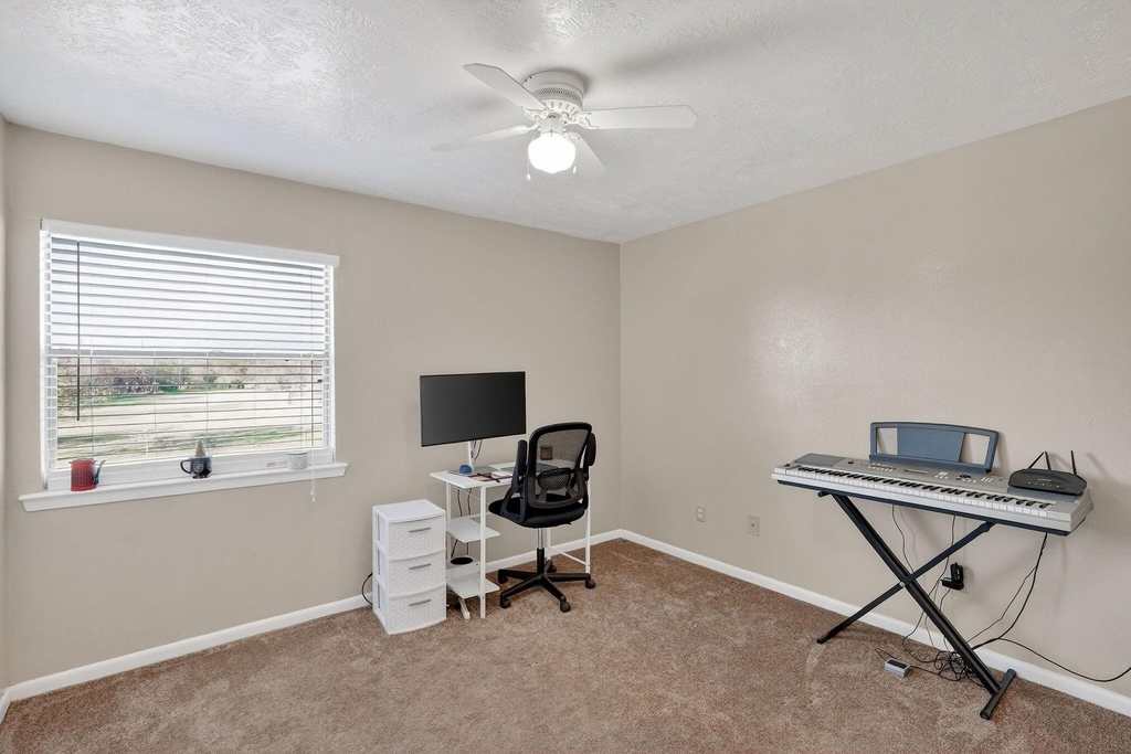 1400 Summit Street - Photo 12