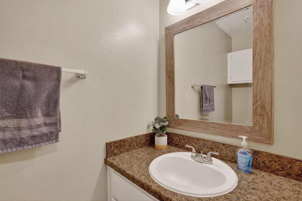 1400 Summit Street - Photo 8